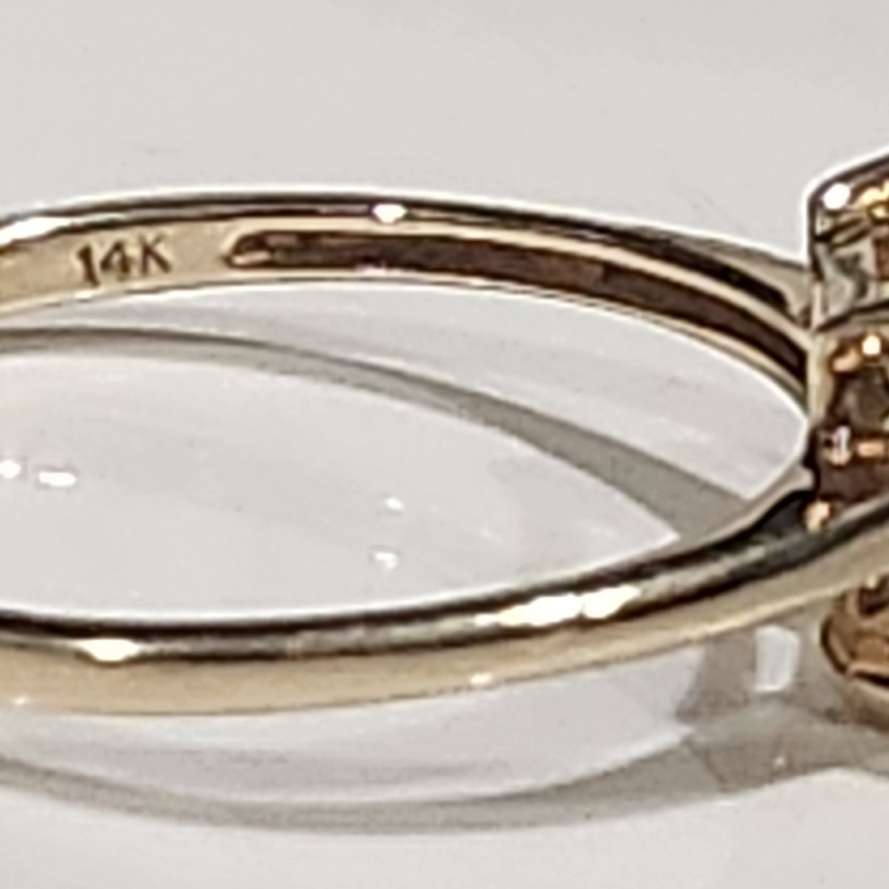 Elegant Gold Ring with Yellow Gemstone - Picture 8 of 11